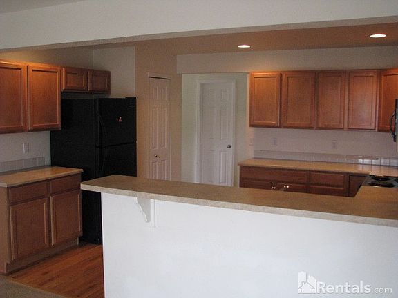 5th image of 8375 Meadowcrest Dr