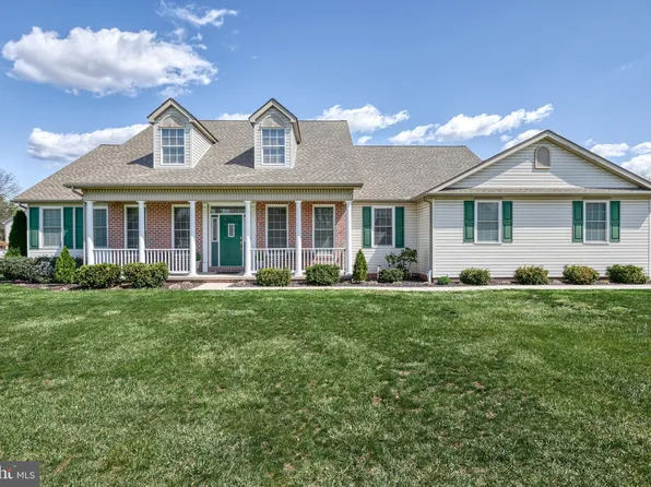 2201 Bernays Dr, York, PA 17404