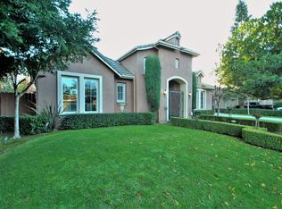 152 W Goshen Ave, Clovis, CA 93611