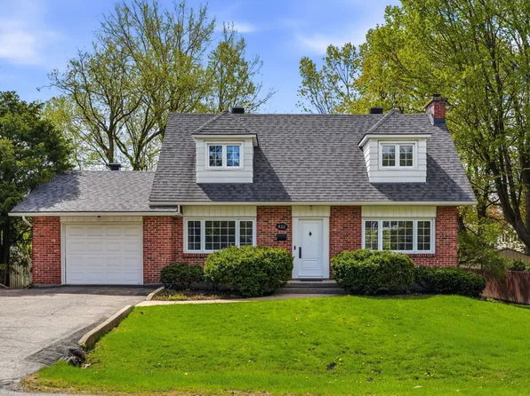 432 Beaurepaire Dr, Beaconsfield, QC H9W 3C4