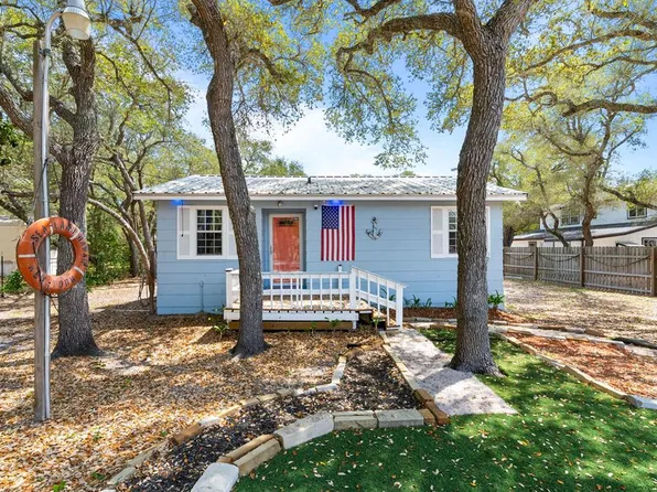 1422 S Verne St, Rockport, TX 78382