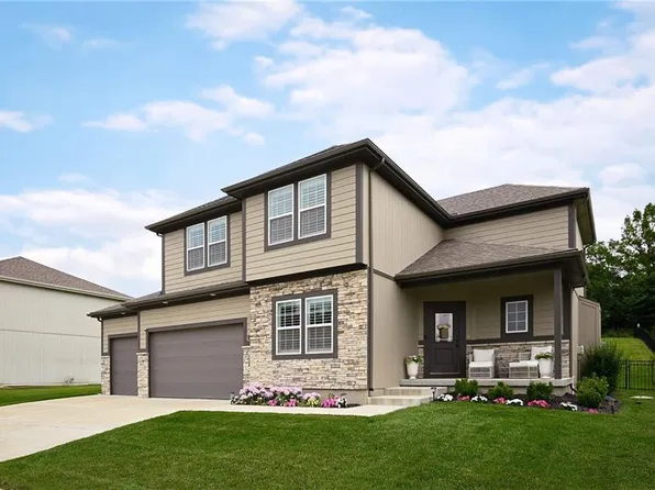 6987 Glenn Ln, Parkville, MO 64152