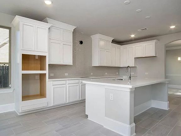 2nd image of 2519 Heritage Park Dr