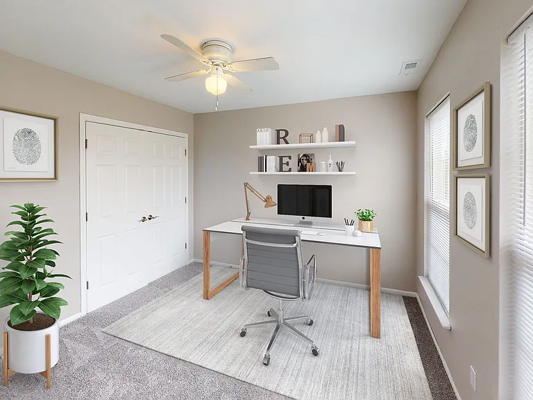Owens Lake Commons Apartments & Townhomes — Photo 62