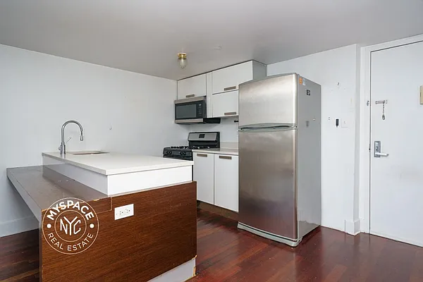 Rented by MySpaceNYC | media 28