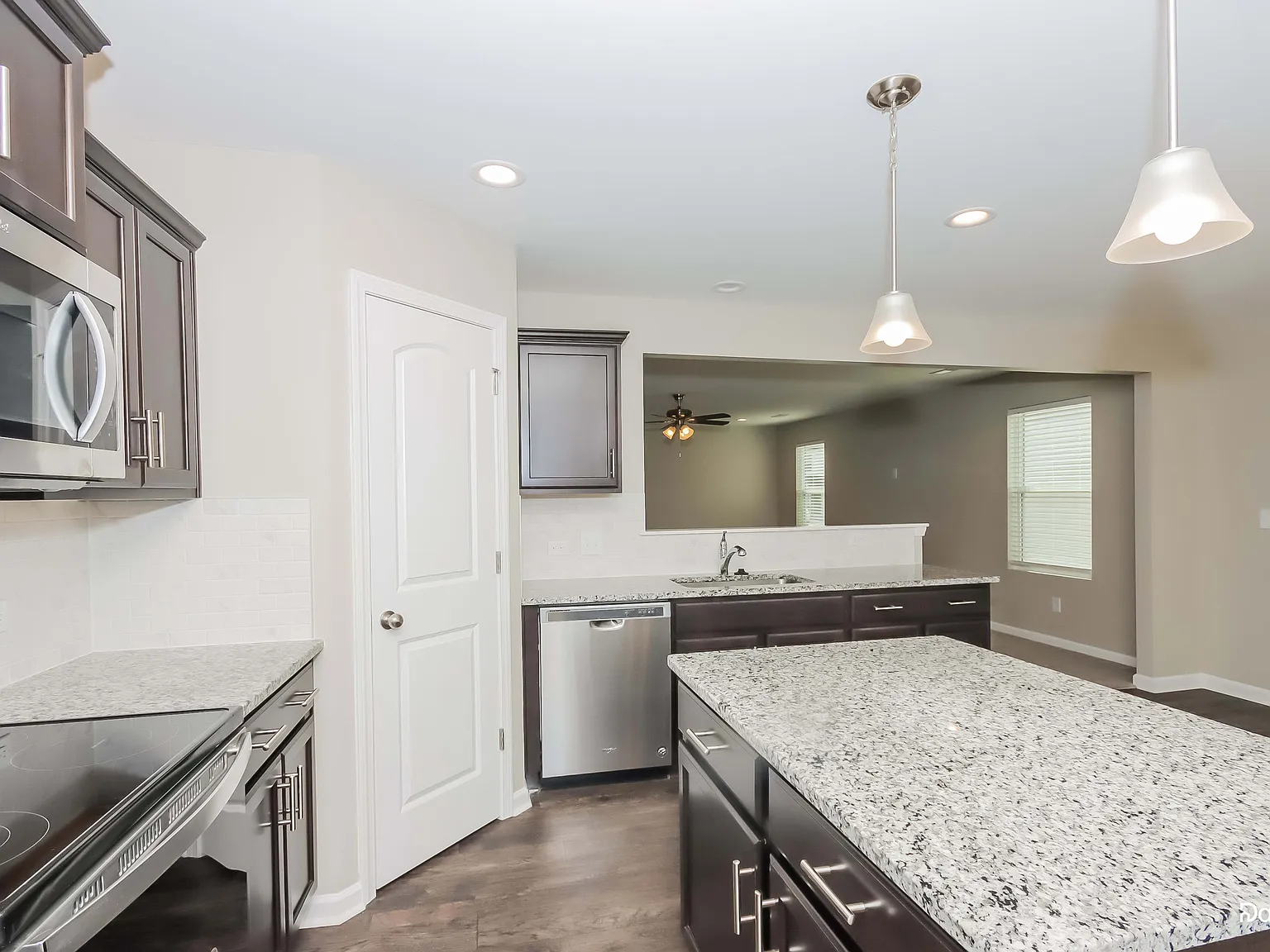 3 bed, 2.0 bath, 1678 sqft, $2,015 — Photo 4