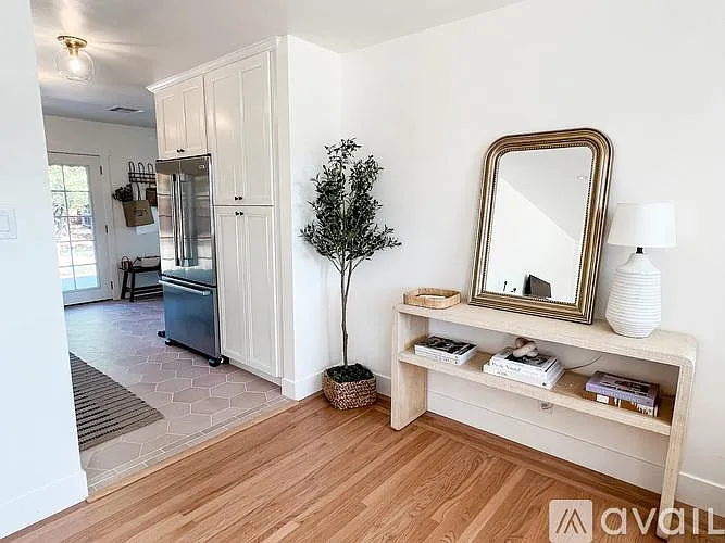 902 Harold Ln — Photo 7