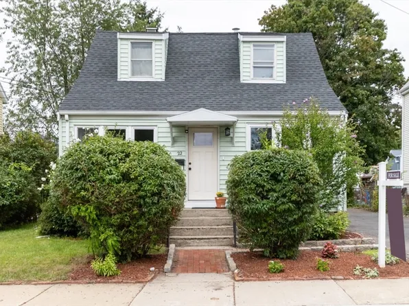 22 Washington Street Pl, Hyde Park, MA 02136