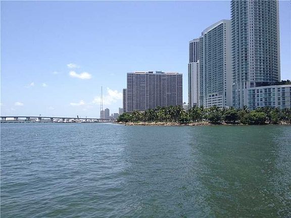 3rd image of 2121 N Bayshore Dr APT 611