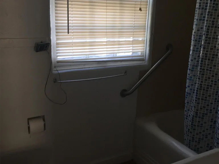 819 Grace Ave — Photo 10