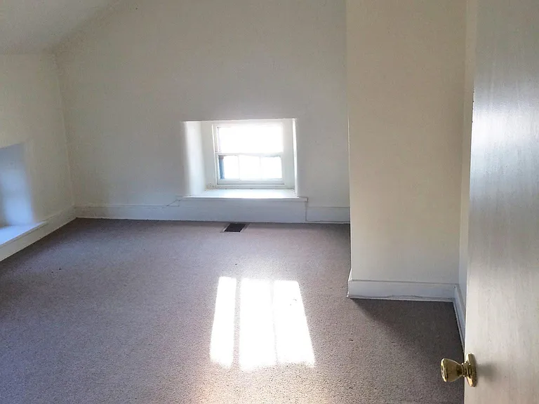 133 E 1st Ave #3 — Photo 8