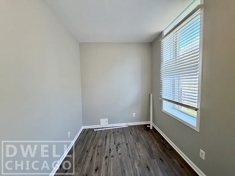 2131 S Fairfield Ave #CH1 — Photo 7