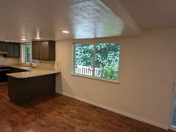 5th image of 8608 172nd Ave NE