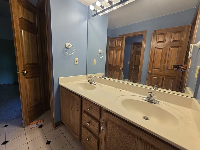 3034 Russell Rd — Photo 10