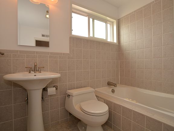 3rd image of 288 Westbrook Ave