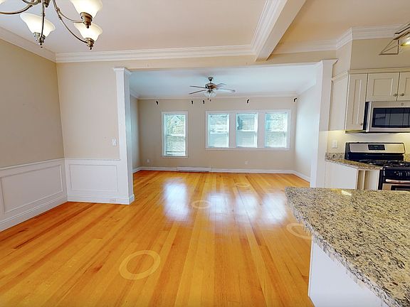 3rd image of 38 Berkeley St APT 4