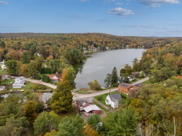 7335 Laurel Lake Rd, Brackney, PA 18812