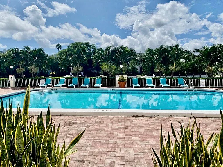 401 Golden Isles Dr #402 — Photo 13