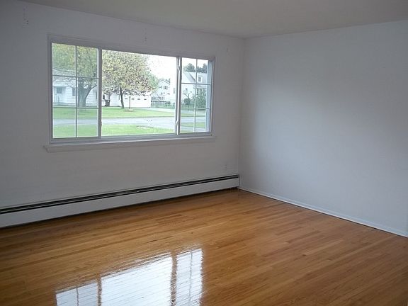 5th image of 11 Beaman Rd #A