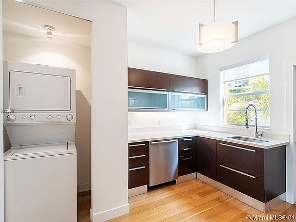 5th image of 2031 Meridian Ave APT 3