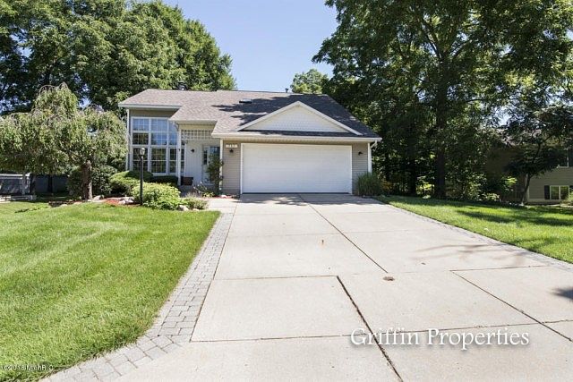 1st image of 717 Georgia Ct NE