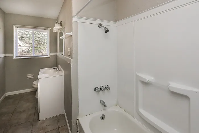 3162 Oak Forest Dr — Photo 6