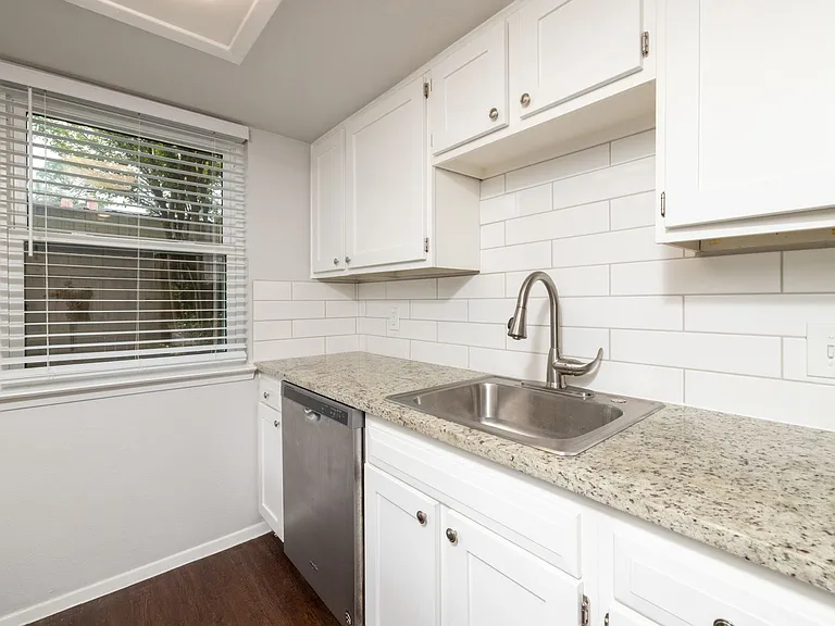 2438 N Graham Dr — Photo 9