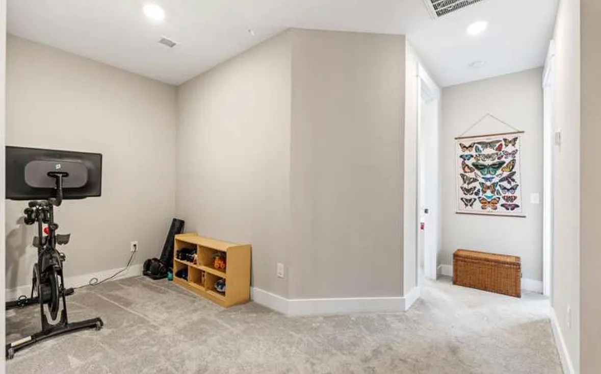 3 bed, 2.5 bath, 2117 sqft, $3,400 — Photo 3
