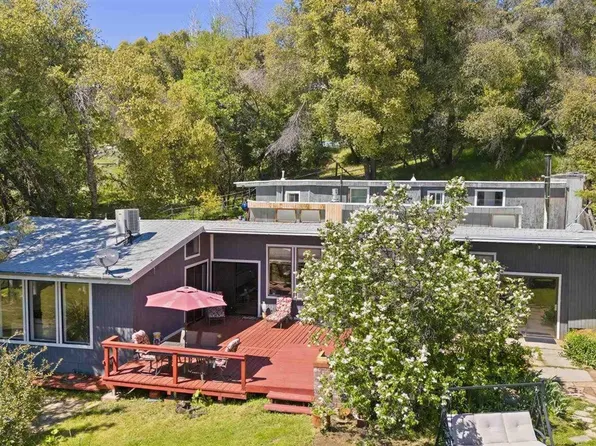 17858 Skyfarm Dr, Tuolumne, CA 95379