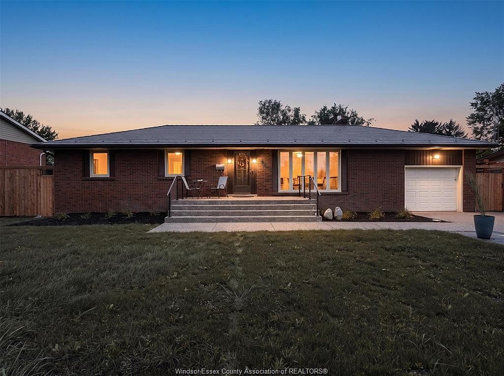 825 Morton Dr — Ambassador Golf Club