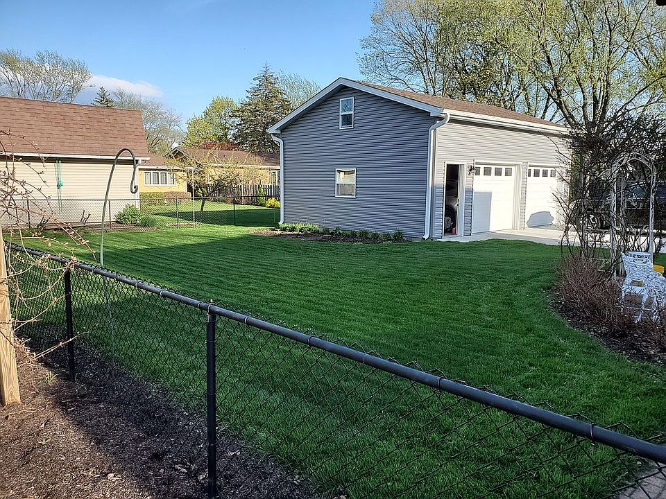 2nd image of 1835 N Fernandez Ave