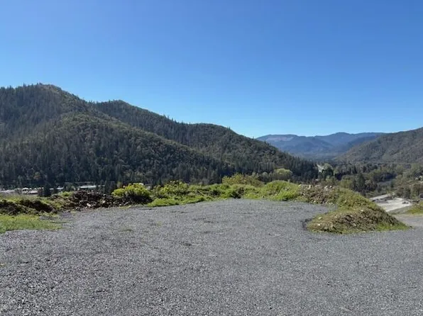 766 N River Rd, Rogue River, OR 97537
