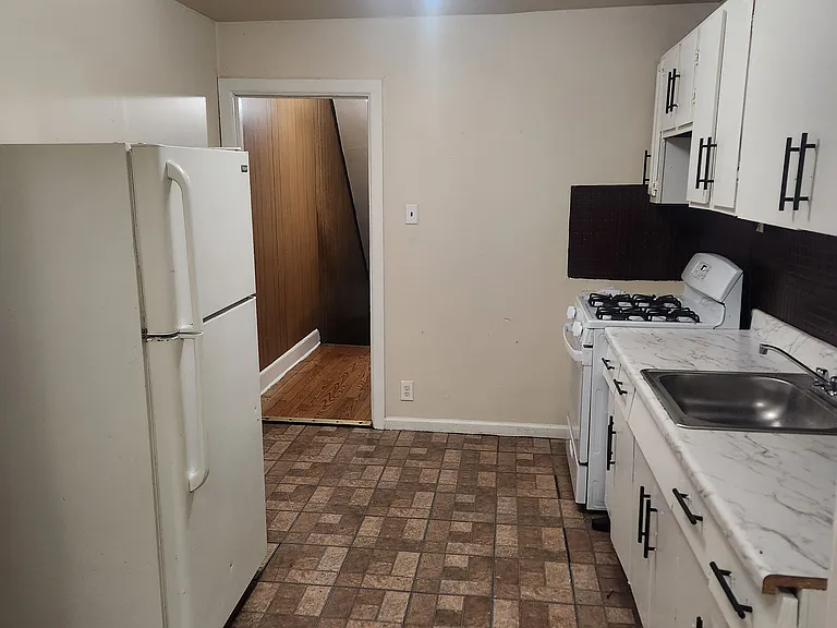 678 1/2 Columbia Ave #2 — Photo 6
