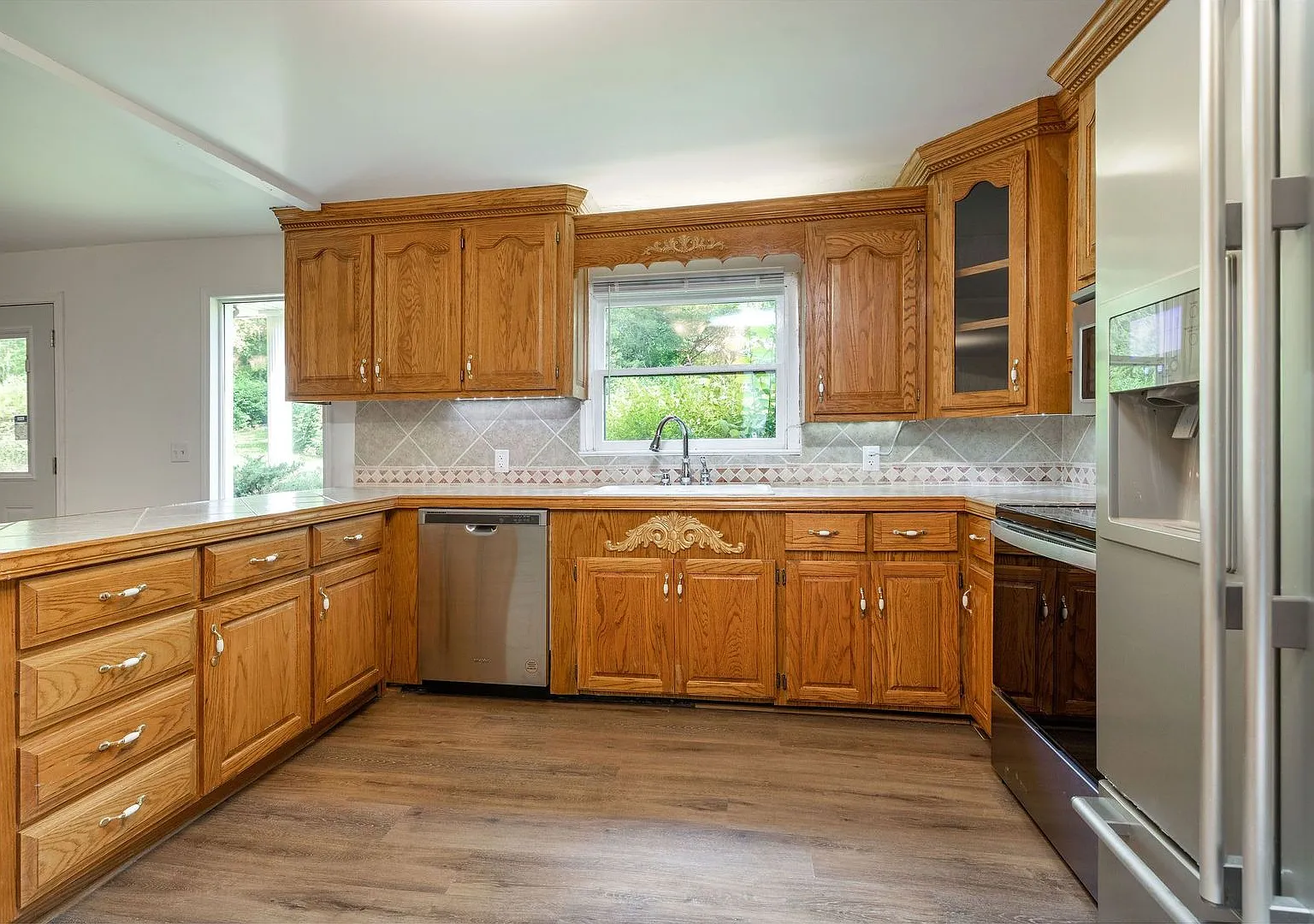 Rental Home in Hollister MO 3 bedroom 3 bath home with garage and fenced yard — Photo 3