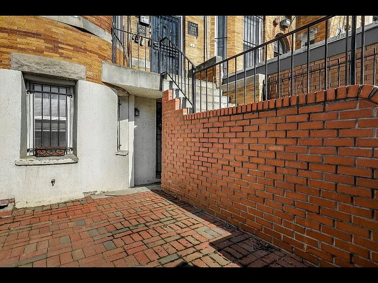 223 Florida Ave NW #1 — Photo 3