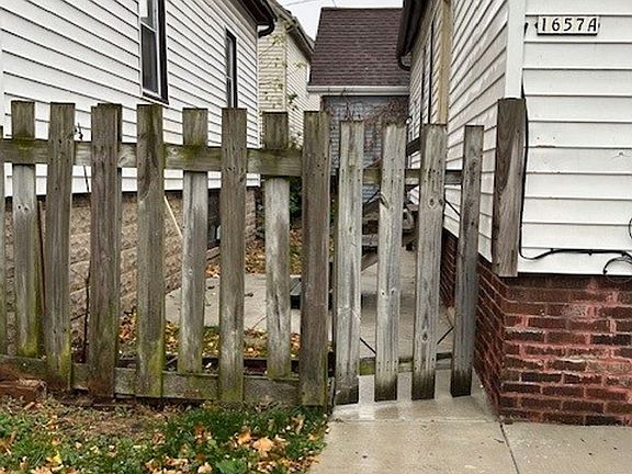 3rd image of 1657 N Arlington Pl #0