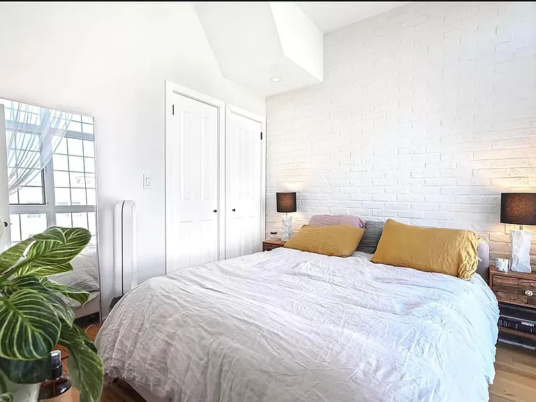43 Meserole St #4B — Photo 11