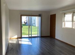 7479 Crosscreek Dr, Temperance, MI 48182