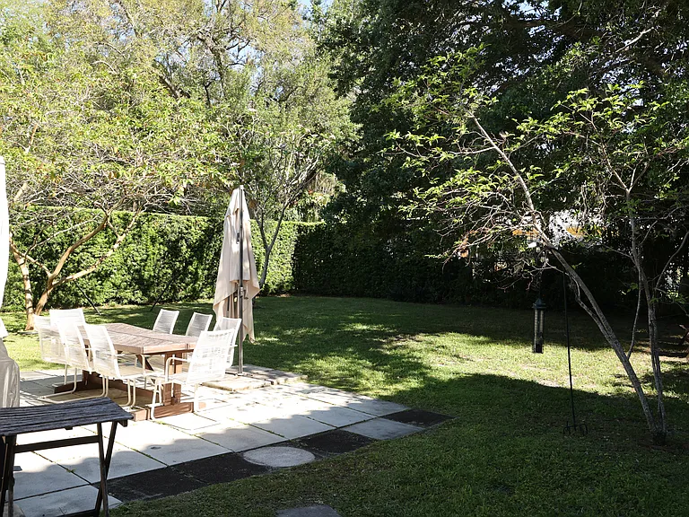 5758 SW 27th St — Photo 33