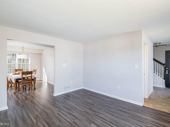 4th image of 304 Longview Dr