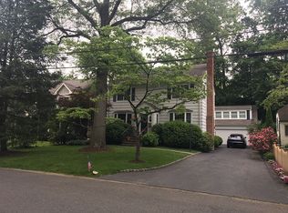 39 Valleywood Rd, Cos Cob, CT 06807