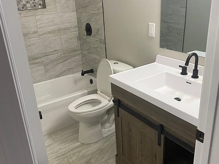 2034 Central Dr — Photo 7