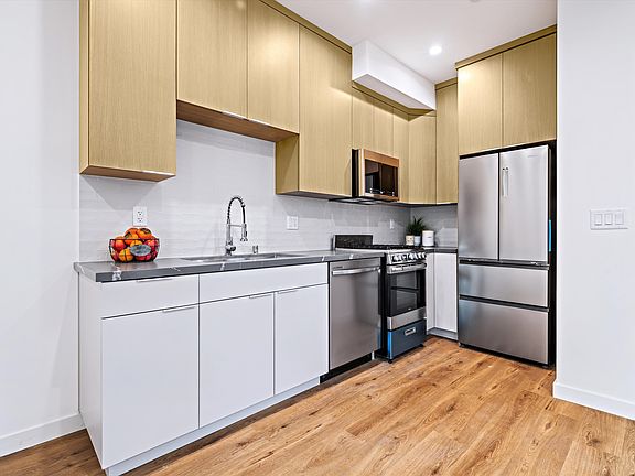 4th image of 520 N Saint Andrews Pl #3