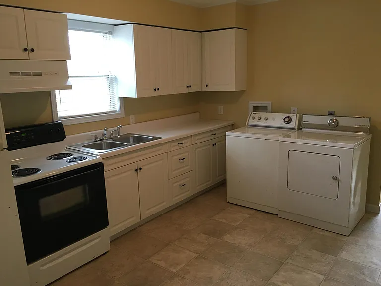 310 Thompson St #A — Photo 1