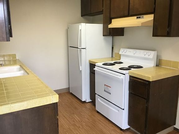 5th image of 1951 Scarborough Dr APT 2