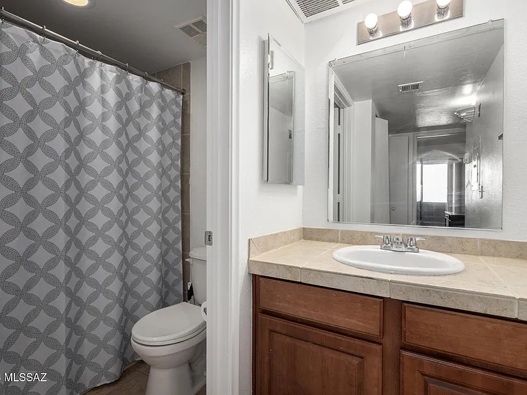 1810 E Blacklidge Dr #123 — Photo 16