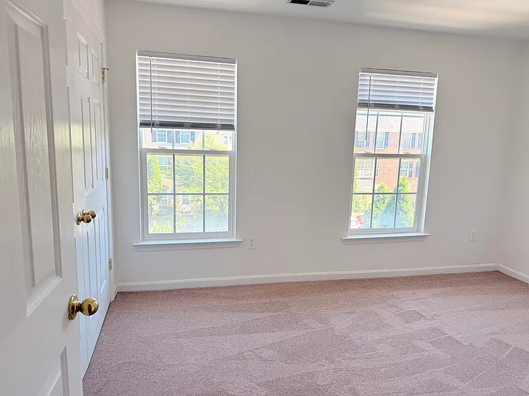 611 Tivoli Rd — Photo 12