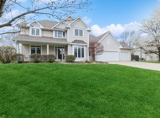 14932 Lakeview Dr, Clive, IA 50325