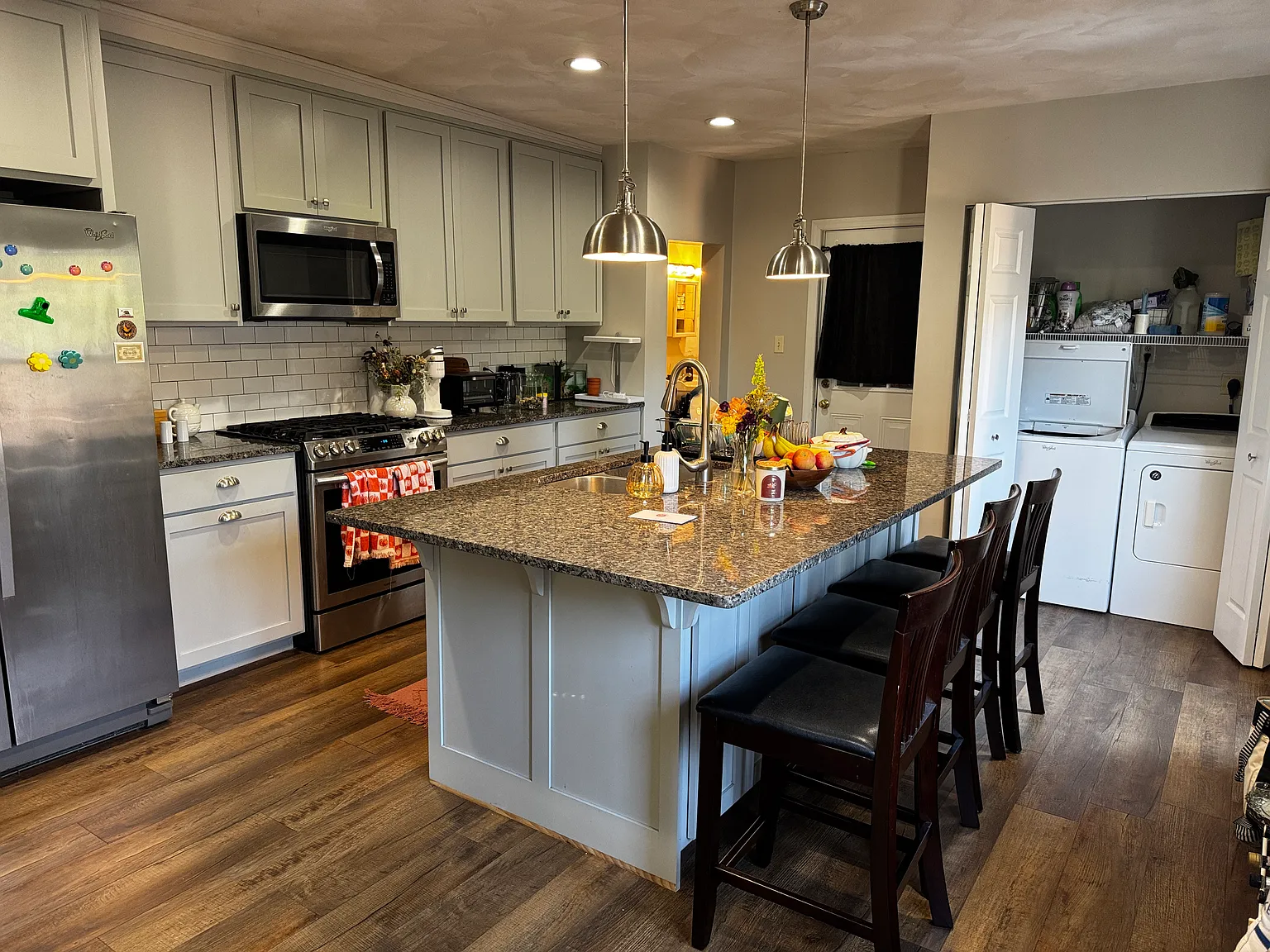 6 bed, 2614 sqft, $4,800 — Photo 2