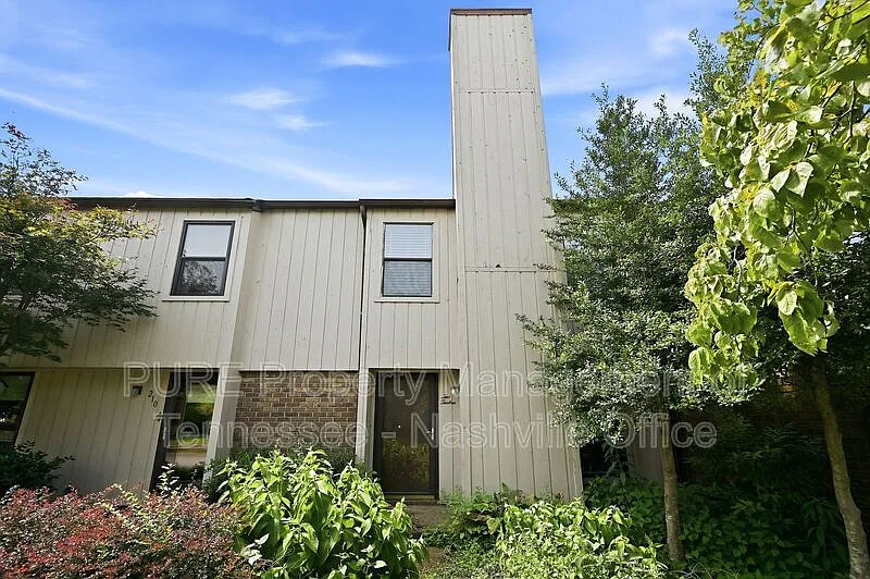 2 bed, 1.5 bath, 1324 sqft, $1,725 — Photo 3